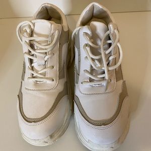 size 7 and a half have a little dust